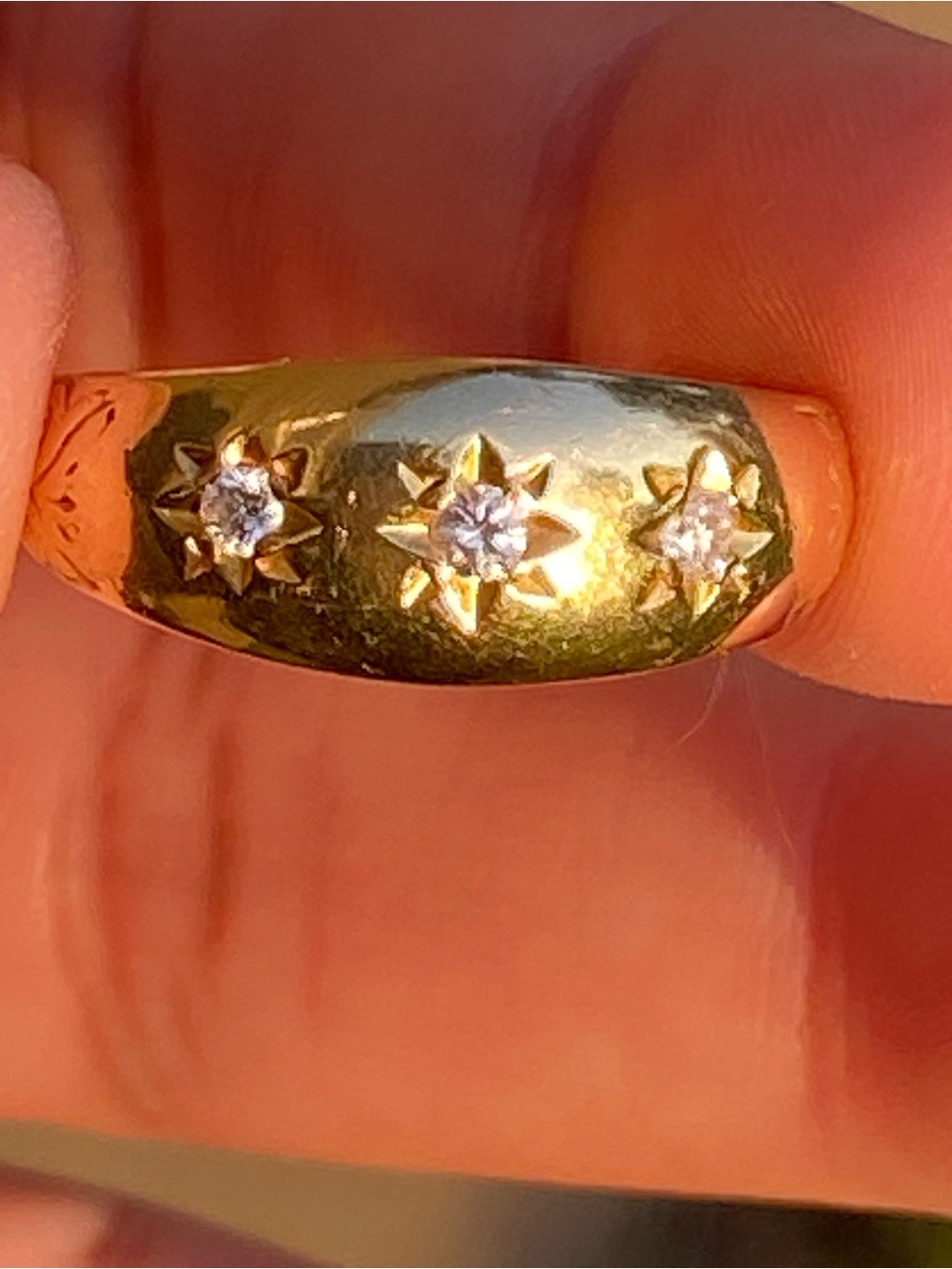18K Round Brilliant Cut Diamonds Stars Size 7